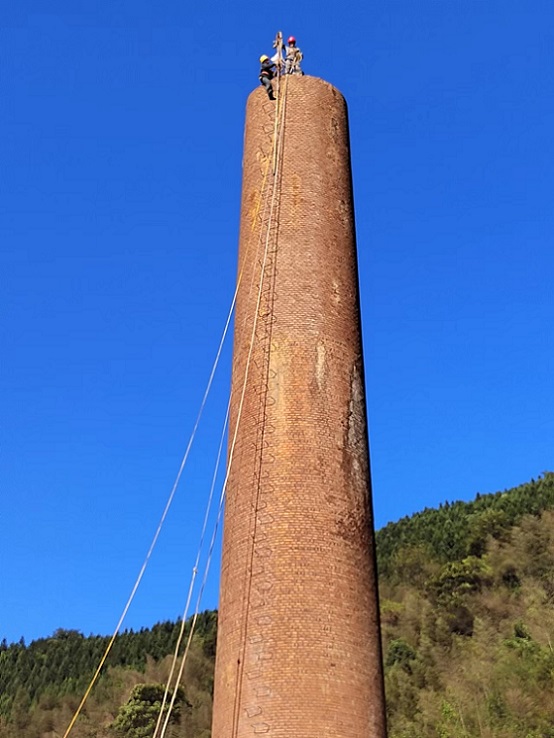 吕梁拆除烟囱公司:技术的优势与贴心周到的服务