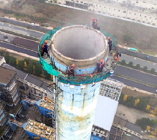 专业烟囱拆除团队:安全高效守护城市更新每一步